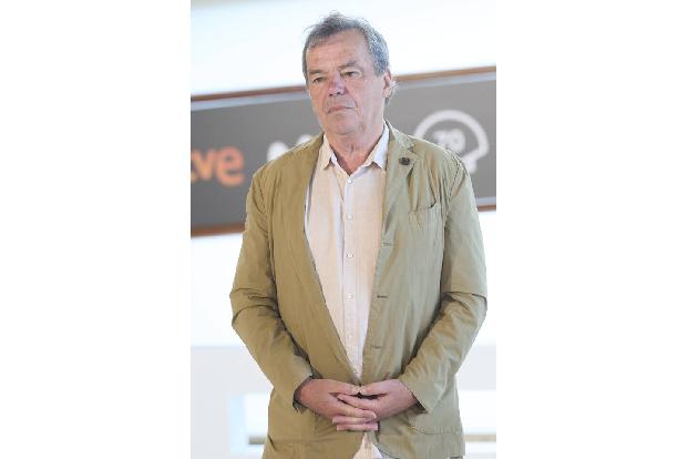 ...der Ire Neil Jordan, der unter anderem für 'Interview mit einem Vampir' bekannt ist. Der Neo-Noir-Thriller soll Ende des Jahres in die Kinos kommen.