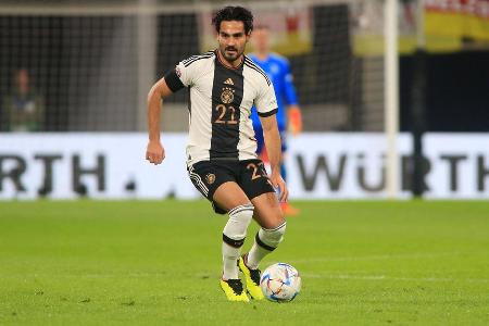 Ilkay Gündogan - Note: 4,0 - Probierte nur selten, das Spiel an sich zu reißen. Streute ein paar Flugbälle hinter die Abwehr ein. Ansonsten viel zu oft auf Sicherheit bedacht. Körperlich wie Kimmich nicht auf Augenhöhe im Mittelfeld. Gewann nur zwei seiner neun Zweikämpfe. Immerhin von Punkt aus sehr sicher: Brachte Deutschland per Elfmeter in Führung (52.).