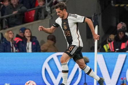 Jonas Hofmann (bis 45.) - Note: 4,0 - Kam auf seiner rechten Seite auf mehr Ballaktionen als Sané, obwohl er über 20 Minuten weniger spielte. Dringend benötigte Tempoverschärfungen gingen aber auch von ihm kaum aus. War immerhin fleißig.