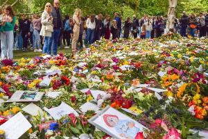 Aufräumarbeiten nach der großen Trauer um die Queen gestartet