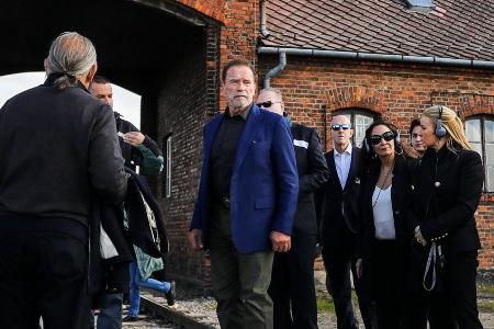 Arnold Schwarzenegger: Spruch im Auschwitz-Gästebuch sorgt für Kritik