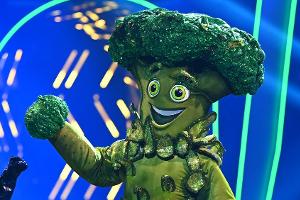 "The Masked Singer": Brokkoli muss sich als Erstes aus Kostüm schälen