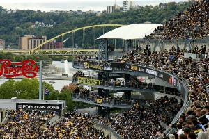 Sturz auf Rolltreppe: Fan stirbt bei NFL-Spiel in Pittsburgh