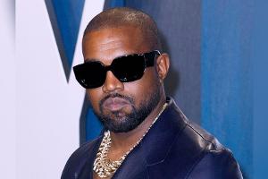 Kanye West provoziert mit rassistischem Slogan auf seinem Shirt