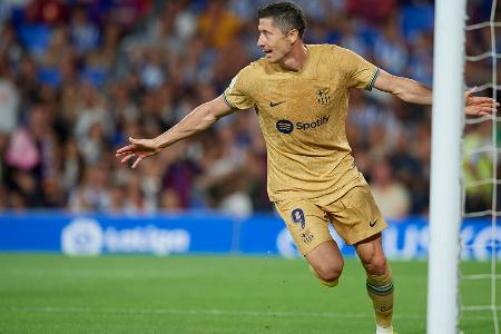 Platz 3: FC Barcelona - Am Wochenende hat der FC Barcelona durch den Patzer von Real und den Sieg auf Mallorca die Tabellenspitze in der Liga übernommen. Auch sonst passt es bei Barca derzeit, in allen Mannschaftsteilen greifen die Rädchen nach den Großinvestitionen des Sommers schon erstaunlich gut ineinander. Die CL-Niederlage gegen den FC Bayern warf die Katalanen allerdings zurück.