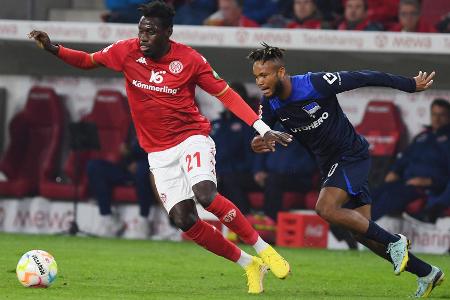 Platz 13: Mainz 05: 79,5 Prozent angekommene Pässe - 38,9 Prozent aller Pässe gingen nach vorn, 14,7 Prozent waren Rückpässe und bei 46,4 Prozent aller Mainzer Zuspiele handelte es sich um Querpässe.