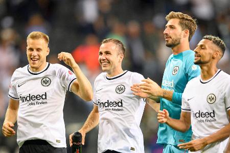 Platz 11: Eintracht Frankfurt: 80,2 Prozent angekommene Pässe - 34,5 Prozent aller Pässe gingen nach vorn, 14,1 Prozent waren Rückpässe und bei 51,4 Prozent aller Frankfurter Zuspiele handelte es sich um Querpässe.