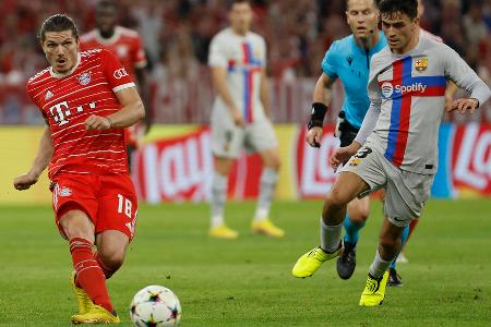 Platz 1: FC Bayern München: 87,7 Prozent angekommene Pässe - 30,6 Prozent aller Pässe gingen nach vorn, 15,3 Prozent waren Rückpässe und bei 54,1 Prozent aller Zuspiele des FC Bayern handelte es sich um Querpässe.