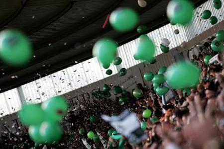 Englischer Fußball-Pionier Leslie mit Statue geehrt