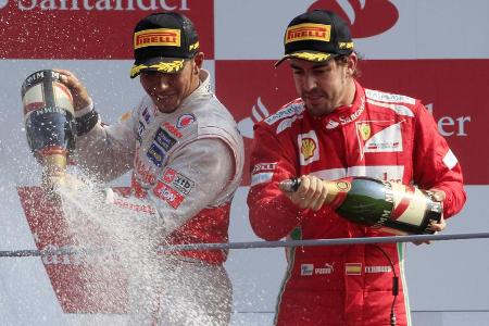 Diese Formel-1-Stars absolvierten die meisten Runden - Fernando Alonso und Lewis Hamilton zählen zu den absoluten Formel-1-Dauerbrenner und fleißigsten Rundensammlern der Königsklassen-Geschichte. Beide stehen im Ranking der 'Runden-Könige' weit vorne. Ebenfalls in der Top 10 rangiert Sebastian Vettel, der zum Ende seiner Karriere sogar noch einen Platz gutmachen könnte. Die Top 10 zum Durchklicken: