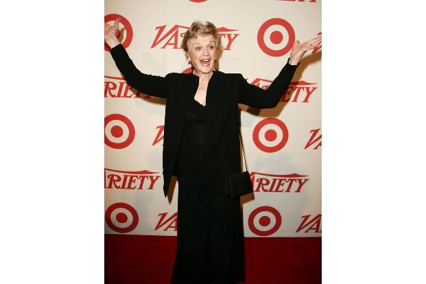 Eine weitere Königin ist im Alter von 96 von uns gegangen. Krimi-Queen Angela Lansbury starb am 11. Oktober, nur fünf Tage bevor sie 97 geworden wäre. Sie sei zuhause in Los Angeles friedlich eingesch ...