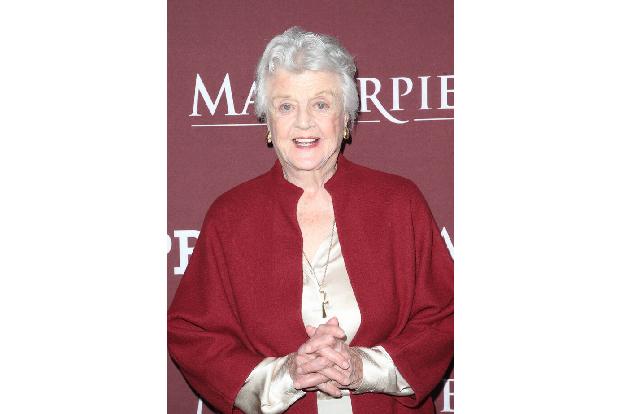Insgesamt drei Mal war sie zudem für einen Oscar nominiert — zum ersten Mal 1944 als Beste Nebendarstellerin in 'Das Haus der Lady Alquist'. Schließlich wurde Angela Lansbury 2013 mit dem Ehrenoscar für ihr Lebenswerk ausgezeichnet.