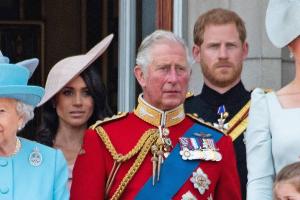 König Charles III.: Bild von Harry und Meghan schmückt sein Büro