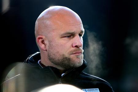 Schröder lässt Zukunft von Kramer offen