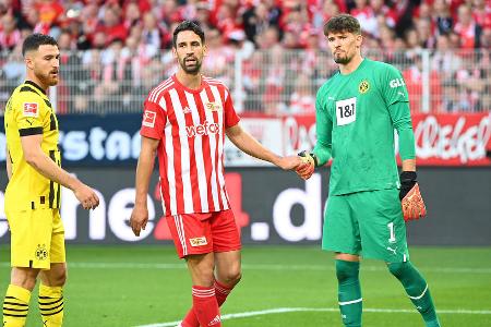 Union Berlin vs. BVB: Noten und Einzelkritik - Am Sonntagnachmittag trafen in der Bundesliga Union Berlin und Borussia Dortmund im Top-Spiel aufeinander. Ein uninspirierter BVB verlor in der Hauptstadt verdient mit 0:2. Die Eisernen bauten damit die Tabellenführung aus. Alle Akteure in der Einzelkritik: