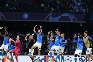Napoli behauptet Vorsprung
