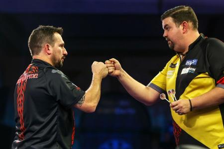 Darts: Clemens und Schindler mit schweren Auftakthürden