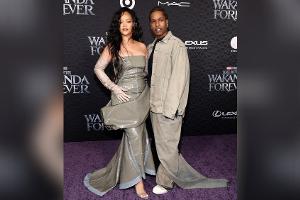 Ganz in Grau: Rihanna glänzt bei "Black Panther 2"-Premiere