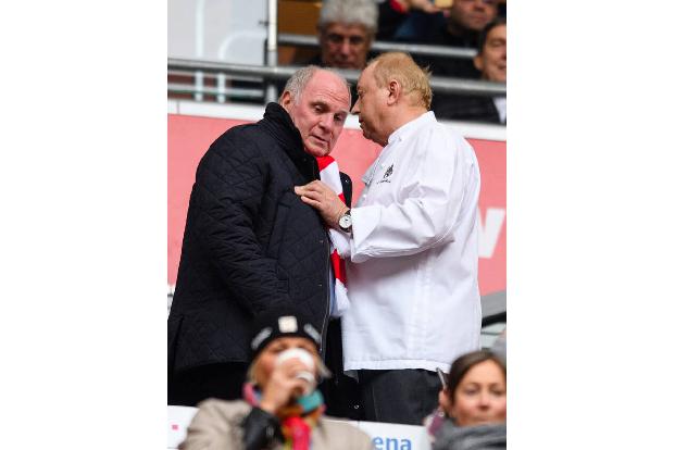 Privilegien aufgrund seines Promi-Status' kann er im Knast nicht erwarten. Seine Strafe wird er in der JVA Landsberg am Lech absitzen, wo auch schon ein anderer prominenter Steuersünder hinter Gittern schmorte.