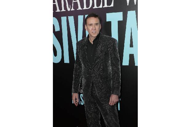 Die konnte der Star, immerhin einer der bestbezahlten Hollywoods, allerdings nicht zahlen, denn er hatte sein Vermögen verprasst. Er musste also schnell viel Geld verdienen, um nicht im Gefängnis zu l ...