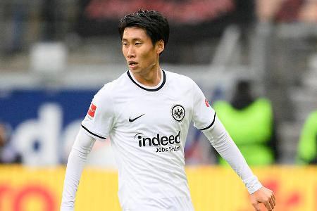 Daichi Kamada (bis 84.) - Note: 1,5 - Riss das Spiel der Eintracht auf seiner neuen Achterposition an sich. Hatte viele Ballaktionen und zeigte sich häufig als Spielgestalter. Bewies in dieser Funktion ein gutes Auge für freie Räume im Umschaltspiel. Netzte aus der zweiten Reihe trocken zum 1:1 ein (26.).