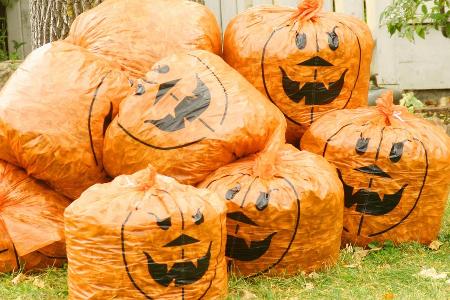 Nach der Halloween-Party: Die Gruseldekoration richtig entsorgen