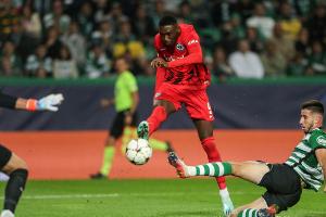 Mit großer Moral: Frankfurt stürmt ins Achtelfinale