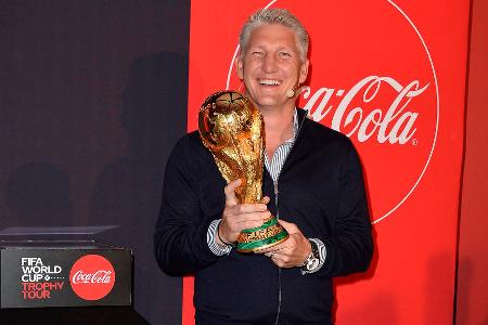 Das ist die WM-Wunschelf von Bastian Schweinsteiger - Rio-Weltmeister Bastian Schweinsteiger hat in 'Sport Bild' Fußball-Bundestrainer gespielt und seine DFB-Wunschelf für die WM in Katar nominiert. Mit dabei: Allein sechs Stars vom FC Bayern, dem früheren Klub des heute 38-jährigen TV-Experten. Borussia Dortmund stellt hingegen nur zwei Akteure: