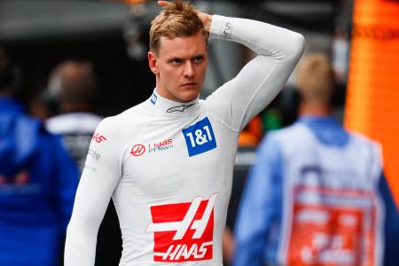 Williams entscheidet sich für US-Boy - Während sich Sportchef Ross Brawn und F1-CEO Stefano Domenicali für einen Schumacher-Verbleib in der Formel 1 stark machen, entscheidet sich Williams für den US-Amerikaner Logan Sargeant. Voraussetzung: Der 21-Jährige muss die Superlizenz erlangen.
