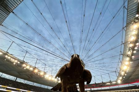 Frankfurt stattet Talent Julia mit Profivertrag aus