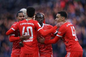 Sieg bei Neuer-Comeback: FC Bayern wieder Spitzenreiter