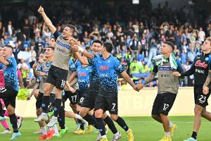 Neapel baut Tabellenführung aus - Milan siegt spät