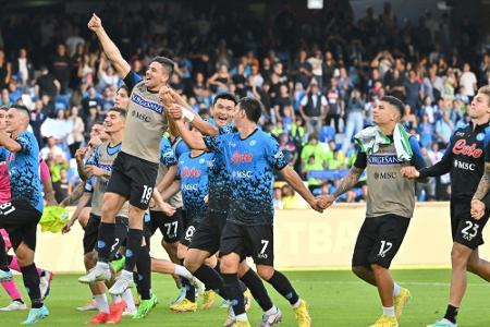 Neapel baut Tabellenführung aus - Milan siegt spät