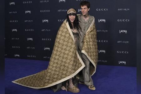 Billie Eilish und Jesse Rutherford: Red-Carpet-Debüt im Schlafanzug