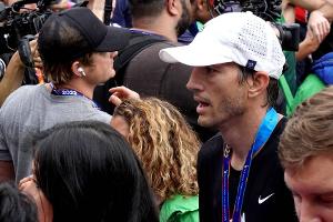 Hollywood-Star Ashton Kutcher meistert Marathon in New York