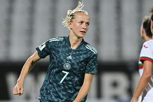 DFB-Frauen ohne Schüller in die USA - Kössler rückt nach