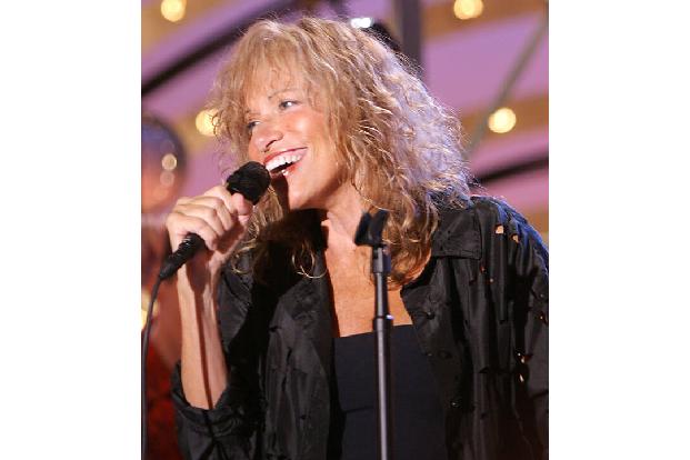 …Sängerin Carly Simons konnte ihre Nervosität viele Jahre nicht in den Griff bekommen. 1981 erwischte es sie besonders schlimm, denn als sie im Publikum die Folk-Legende Odetta erblickte, wurde sie au ...
