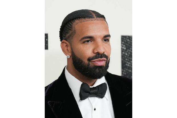 Drake hat sich sicherheitshalber schon mal ins Gespräch gebracht, falls das Leben des ehemaligen US-Präsidenten Barack Obama verfilmt werden sollte. Auf dieses Angebot angesprochen, sagte Obama dem Ma ...