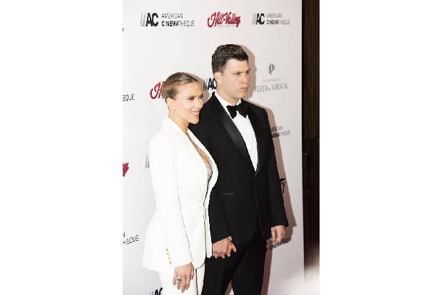 Auch bei Scarlett Johansson und Colin Jost sorgte die Pandemie für anfangs nicht unbedingt geplante Heimlichtuerei. Später erzählte die Schauspielerin, dass man das Beste aus den Lockdown-Regeln mache ...