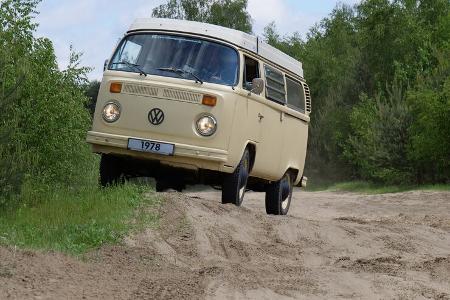 VW T2 Bus gegen VW T6 Seikel 4Motion