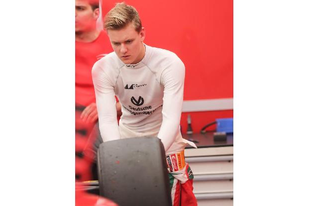 Es geht weiter aufwärts - Im Jahr 2016 macht Schumacher in der Formel 4 weitere Fortschritte. Er nimmt an der italienischen und der deutschen Version der Formel-4-Meisterschaft teil und wird in beiden Rennserien am Ende starker Zweiter in der Gesamtwertung.