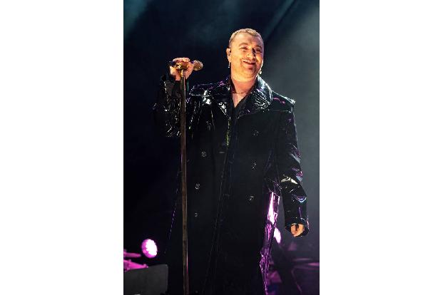 Wenn es um verrückte Geschenke steht, so dürfte das Präsent, welches Sänger Sam Smith vor Kurzem von seinem Kollegen Ed Sheeran erhielt, ganz vorn dabei sein. Der Brite schickte seinem Landsmann eine Penis-Statue aus Marmor, die…