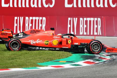 Schwerer Patzer bei Ferraris Heimrennen - Ausgerechnet bei Ferraris Heimrennen in Italien patzt Vettel 2019 schwer. In der Ascari-Kurve fährt er über einen Randstein und dreht sich. Bei der Rückkehr auf die Strecke schießt der Ex-Weltmeister auch noch Lance Stroll ab und erhält dafür völlig zurecht eine Strafe. Während Teamkollege Charles Leclerc das Rennen gewinnt, kommt Vettel abgeschlagen als 13. ins Ziel.