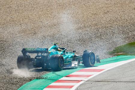 Schmerzhaftes Österreich-Wochenende - Der Große Preis von Österreich 2022 bekräftigt Vettel in seinen Rücktrittsgedanken. Im Sprintrennen ist der Deutsche in einen Crash verwickelt, beim Rennen landet er nach einer Kollision auf dem letzten Platz. 'Das hat ihm so sehr weh getan, am Ende des Feldes herum zu fahren', erklärt Vater Norbert bei 'RTL/ntv'.