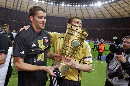 Der 1.FC Nürnberg feiert den Sieg im DFB-Pokal. In der Verlängerung setzt sich der Club gegen den favorisierten VfB Stuttgart mit 3:2 durch.
