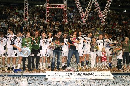 Der THW Kiel räumt in der Saison 2006/07 kräftig ab. Neben der deutschen Meisterschaft gewinnt der THW auch den DHB-Pokal und die Champions League.