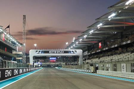 Die Trainingsbestzeiten beim Großen Preis von Abu Dhabi - Am Wochenende gastiert die Formel 1 in Abu Dhabi. Nachdem Freitag in den ersten beiden Trainingssessions noch viel getestet wurde, machten die meisten Teams am Samstag ernst. Das sind die Trainingsbestzeiten aller Fahrer: