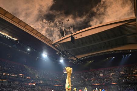 Pompöse Feier in der Wüste: Umstrittene WM in Katar eröffnet