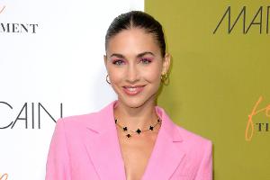 Ann-Kathrin Götze, Izabel Goulart: Spielerfrauen landen zur WM in Doha