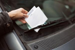 Falsch parken, Ticket